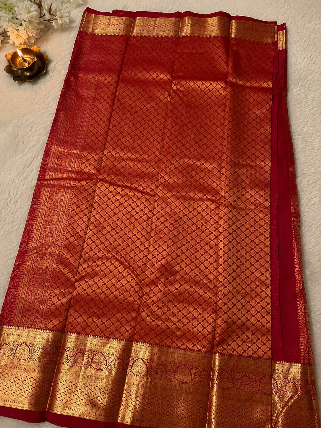 Maroon Swarna Pushpa Jali Vaibhavam